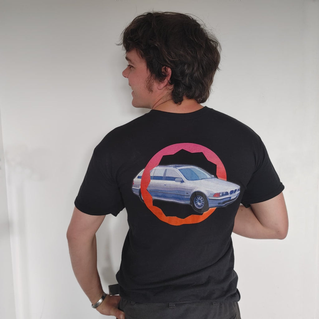 T-shirt avec la BM DERRIERE et le LOGO DEVANT